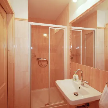 Three-bedroom Holiday In * Partizanska lupca